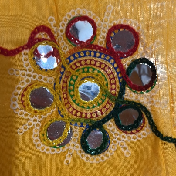 Yellow colorful wrap - Picture 3 of 7